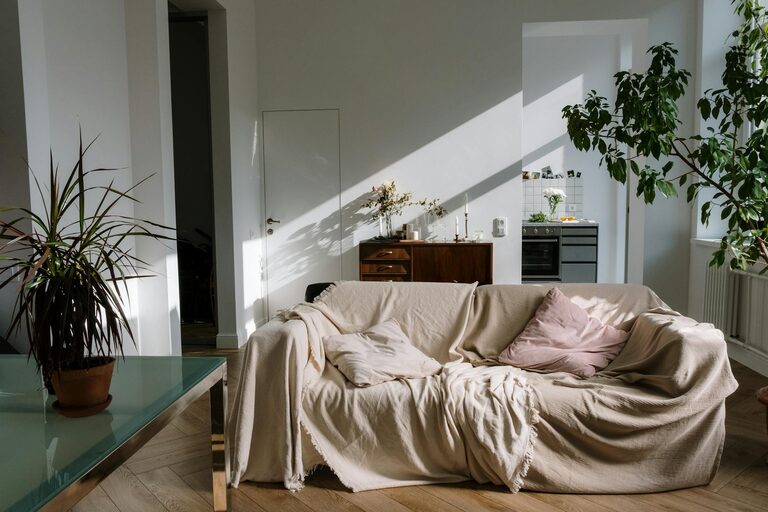 Easy Tips to Create a Cozy and Inviting Living Space at Home