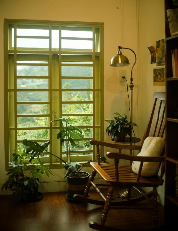 How to Create a Cozy and Inviting Reading Nook at Home